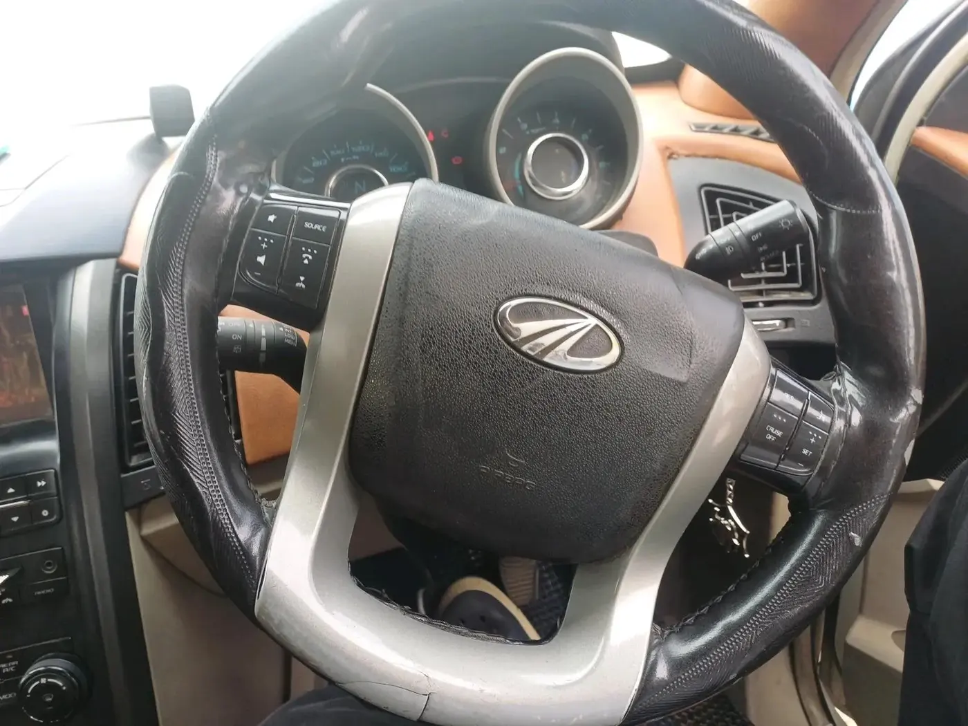 2017 Mahindra XUV500 W6, Diesel, Manual, 97,675 km, interior