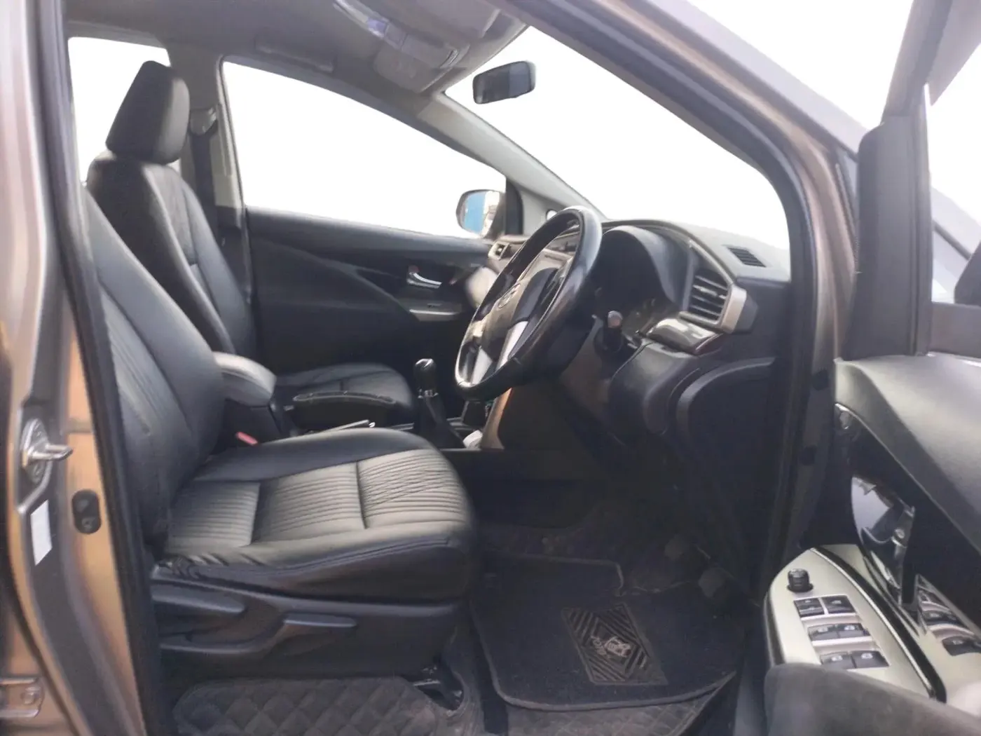 2017 Toyota Innova Crysta 2.4 VX 8 STR, Diesel, Manual, 1,31,201 km, interior