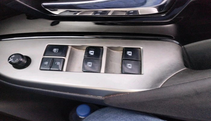 2017 Toyota Innova Crysta 2.4 VX 8 STR, Diesel, Manual, 1,31,201 km, interior