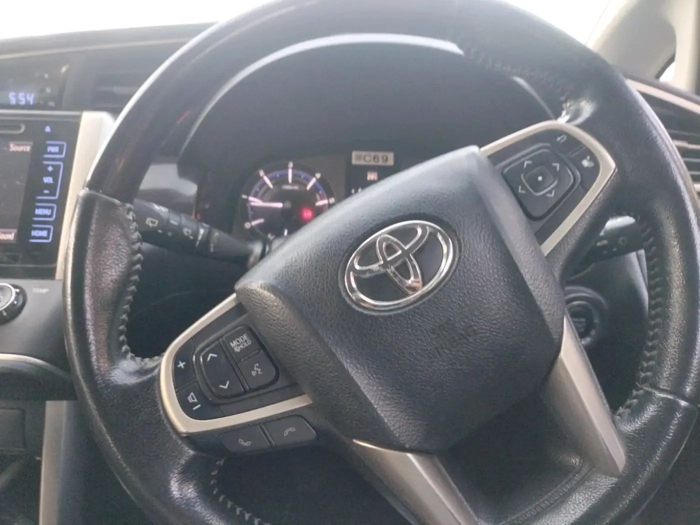 2017 Toyota Innova Crysta 2.4 VX 8 STR, Diesel, Manual, 1,31,201 km, interior