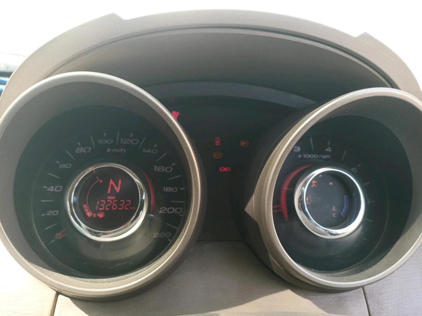 2012 Mahindra XUV500 W8, Diesel, Manual, 2,92,632 km, interior