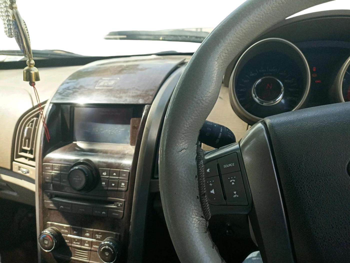 2012 Mahindra XUV500 W8, Diesel, Manual, 2,92,632 km, interior