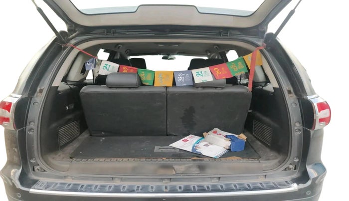 2017 Tata Hexa XTA 4X2 7 STR, Diesel, Automatic, 1,10,798 km, exterior