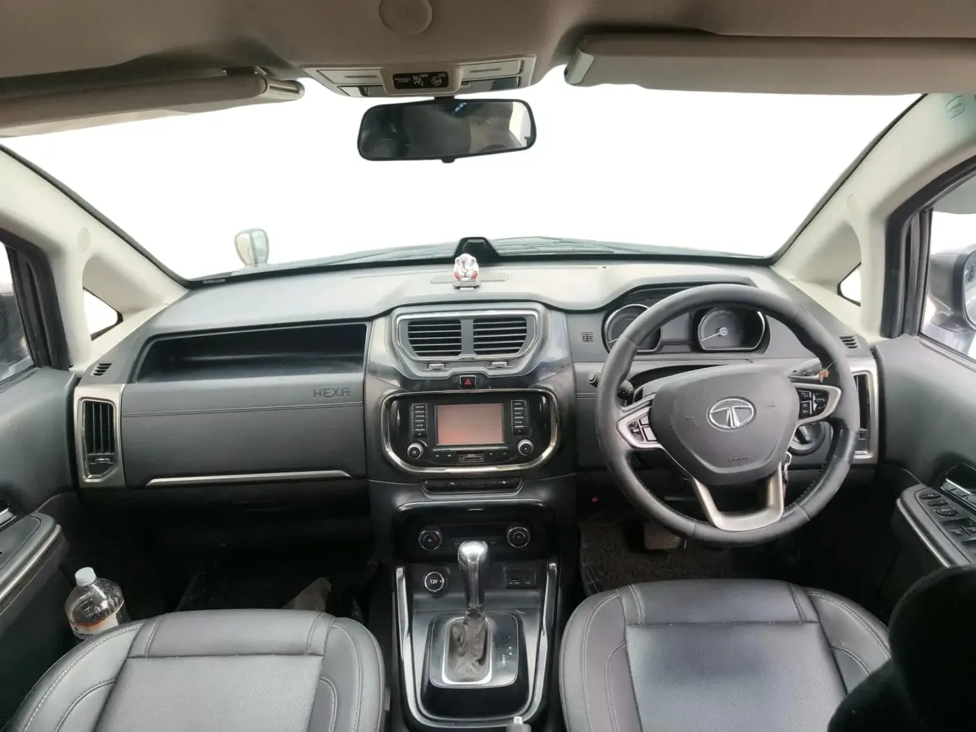 2017 Tata Hexa XTA 4X2 7 STR, Diesel, Automatic, 1,10,798 km, interior