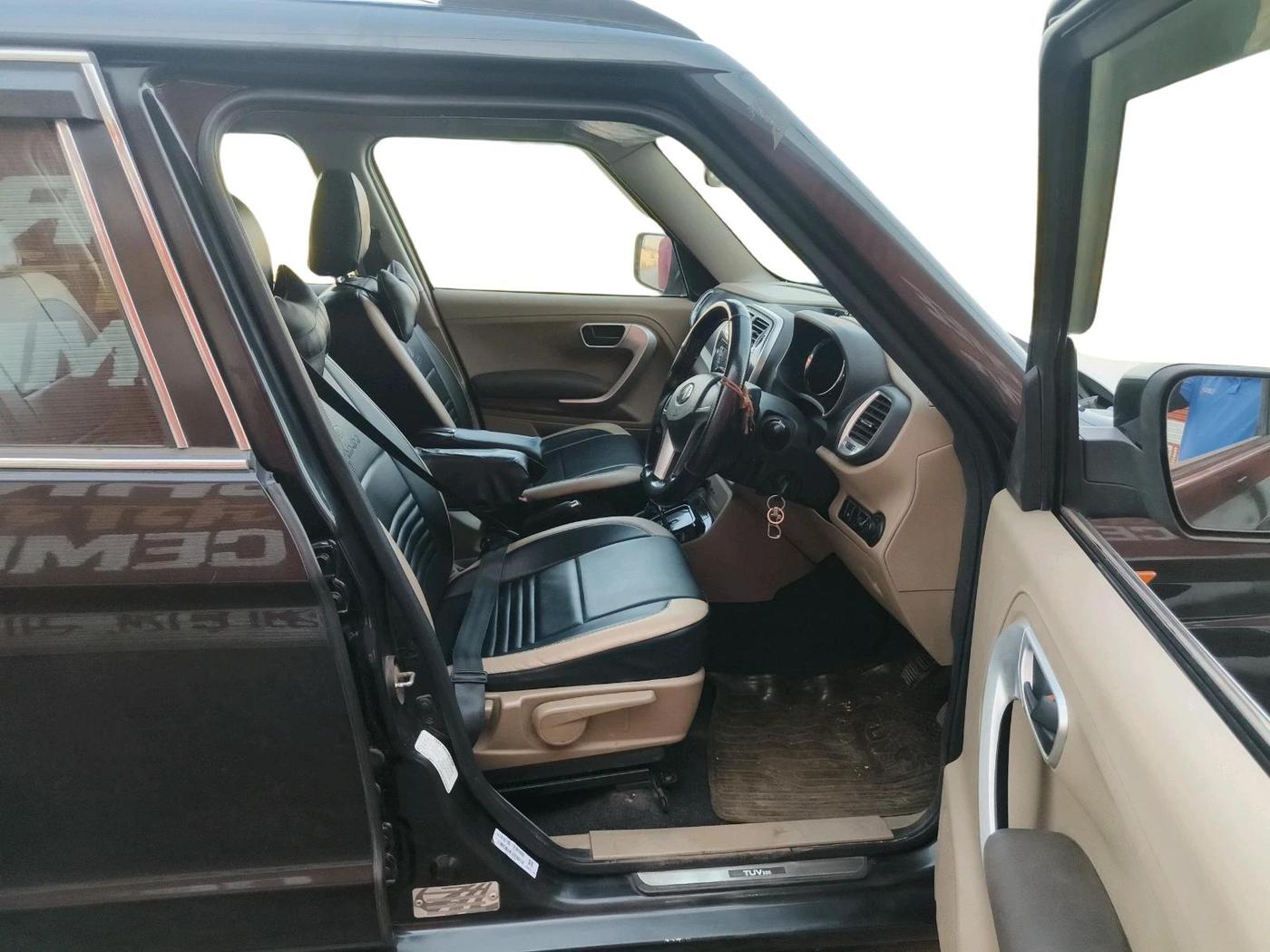 2016 Mahindra TUV300 T8 AMT, Diesel, Automatic, 81,268 km, interior