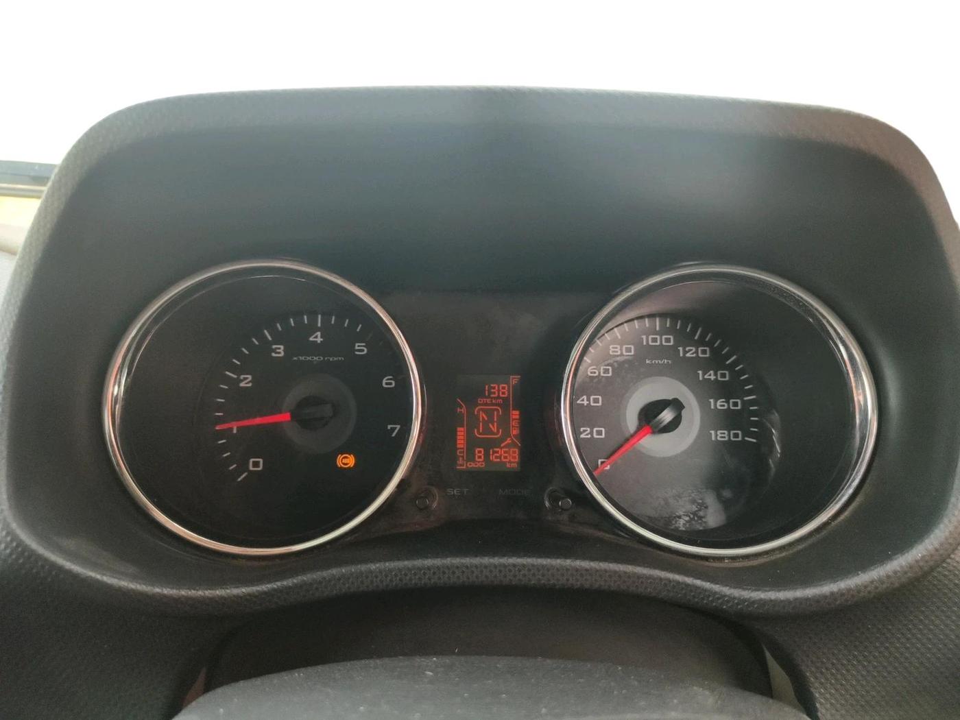 2016 Mahindra TUV300 T8 AMT, Diesel, Automatic, 81,268 km, interior