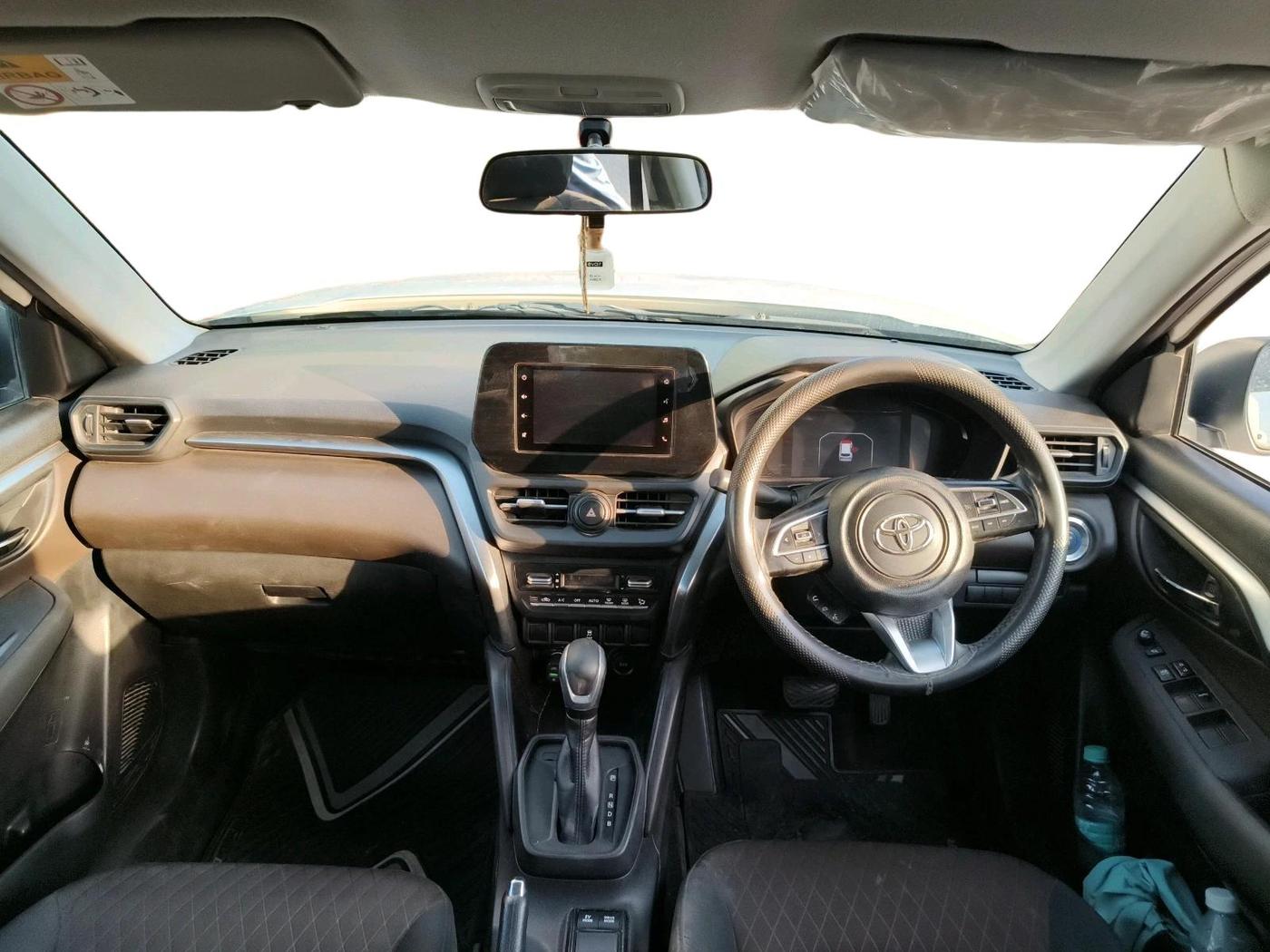 2022 Toyota URBAN CRUISER HYRYDER S HYBRID, Hybrid, Automatic, 1,20,280 km, interior