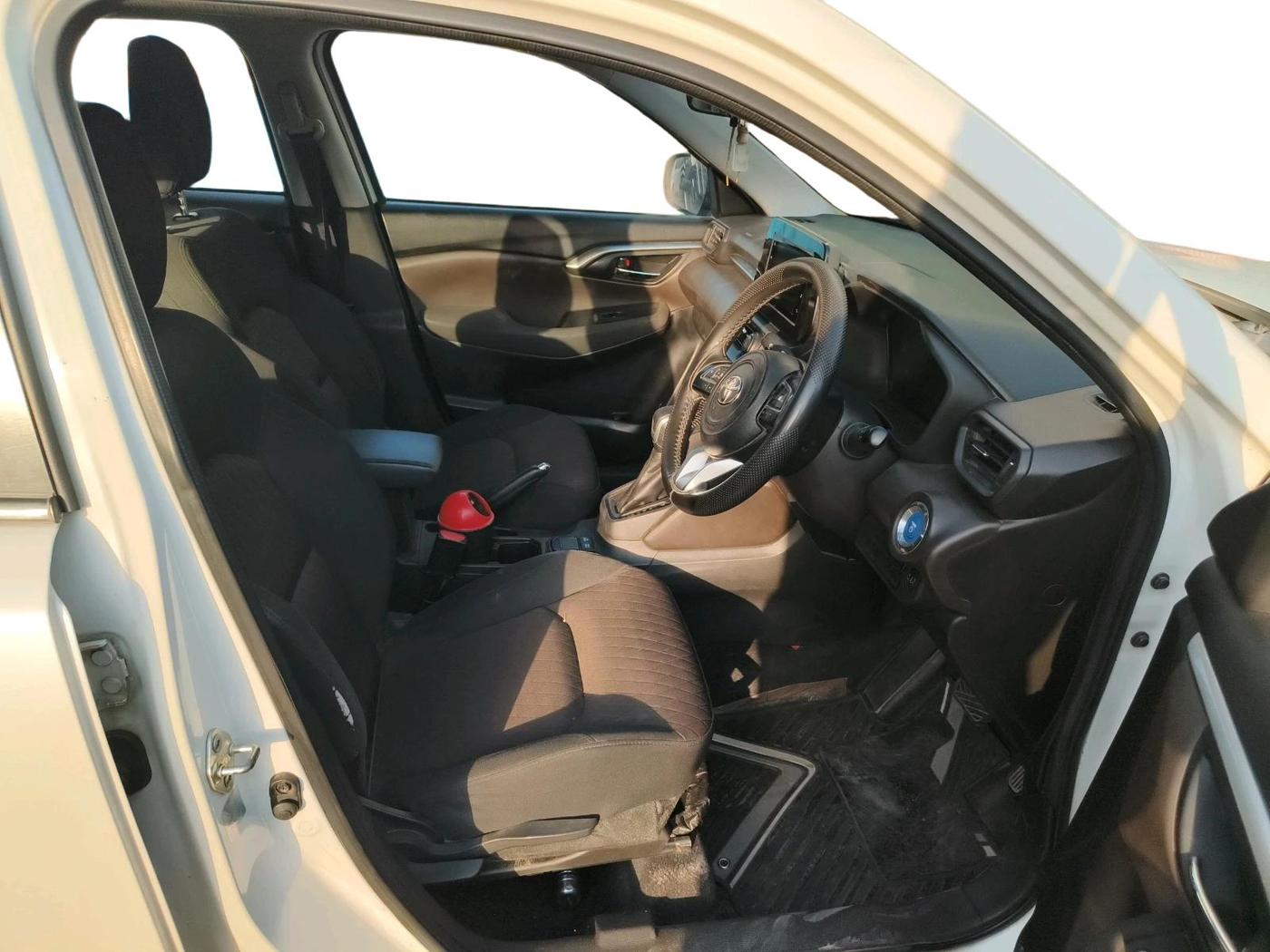 2022 Toyota URBAN CRUISER HYRYDER S HYBRID, Hybrid, Automatic, 1,20,280 km, interior