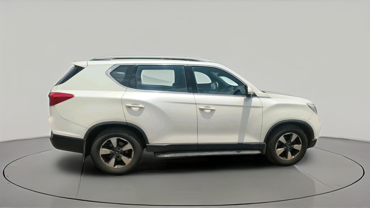 2019 Mahindra ALTURAS G4 4WD AT, Diesel, Automatic, 2,81,498 km, exterior