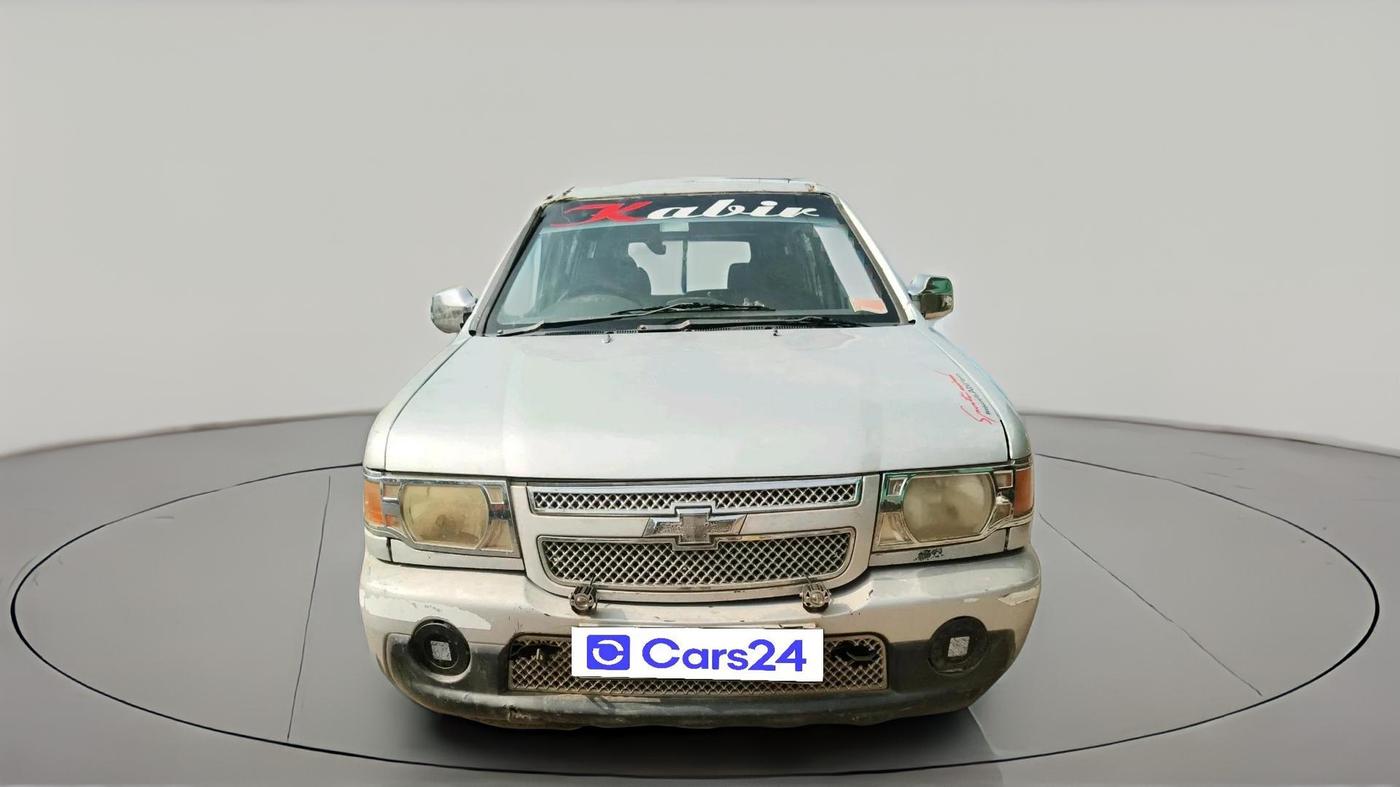 2012 Chevrolet Tavera NEO LS B3 10 STR BS III, Diesel, Manual, 3,30,648 km, exterior