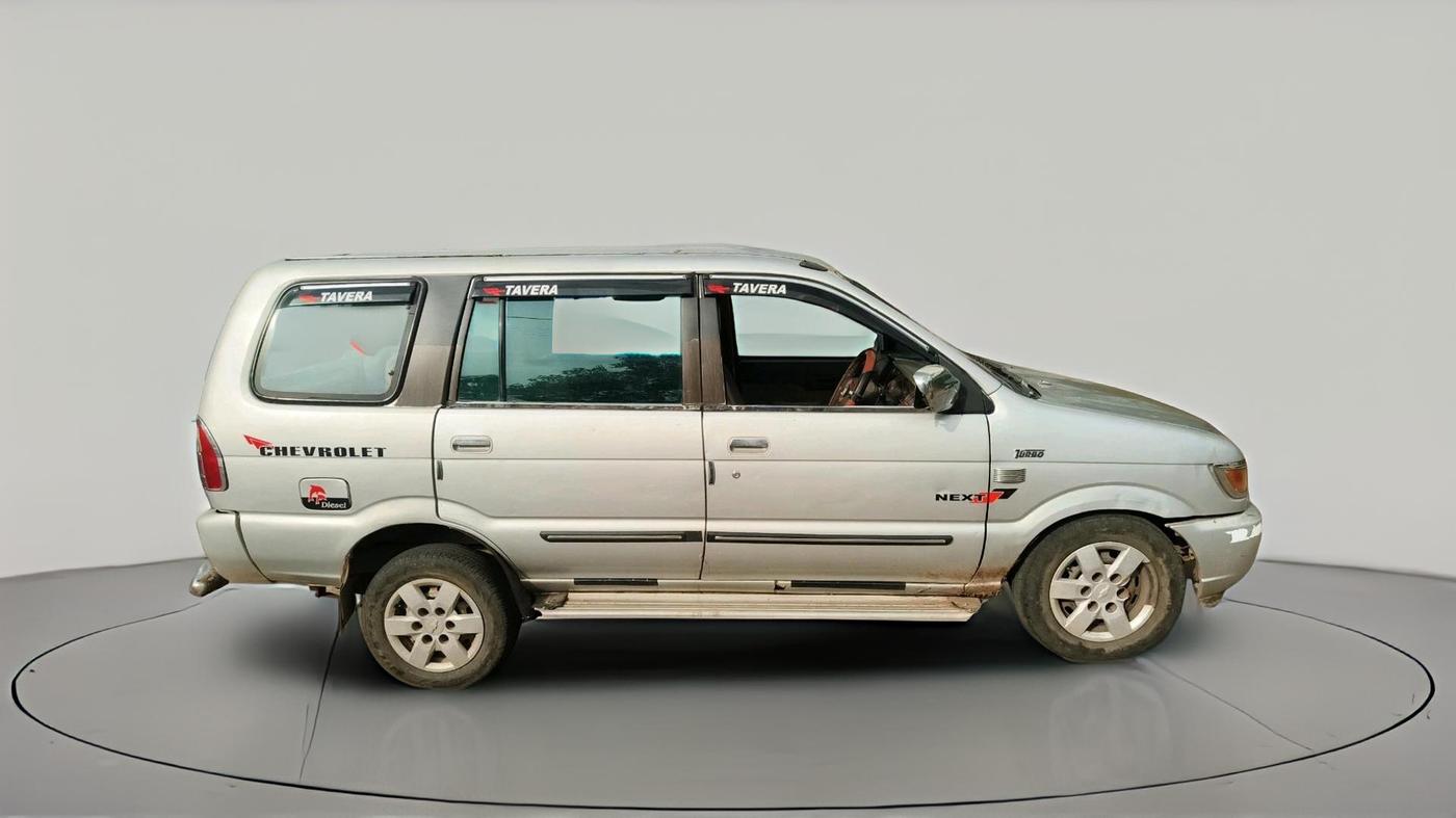 2012 Chevrolet Tavera NEO LS B3 10 STR BS III, Diesel, Manual, 3,30,648 km, exterior