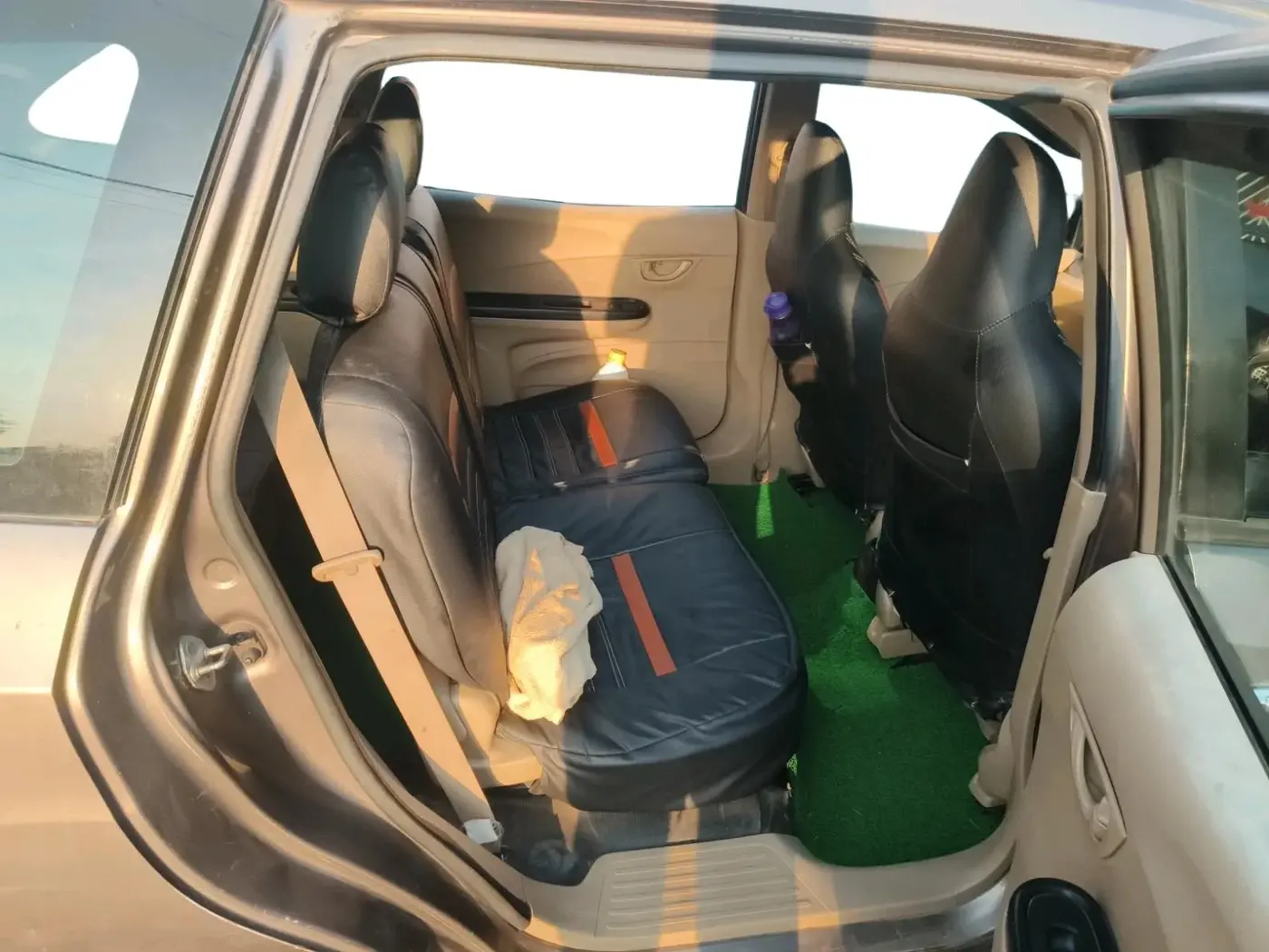 2015 Honda Mobilio 1.5L I-DTEC S, Diesel, Manual, 1,56,647 km, interior