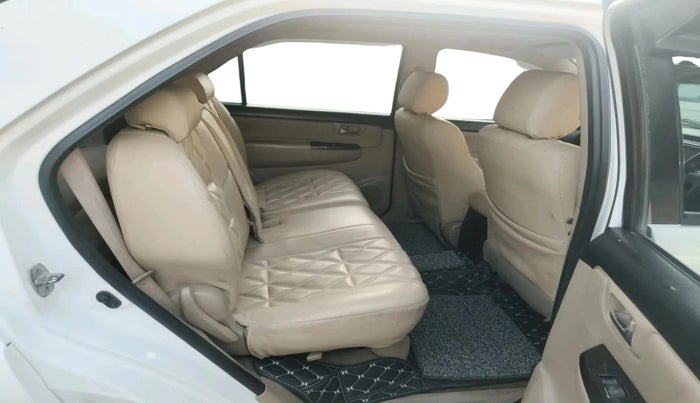 2014 Toyota Fortuner 3.0 4X4 MT, Diesel, Manual, 1,77,476 km, interior