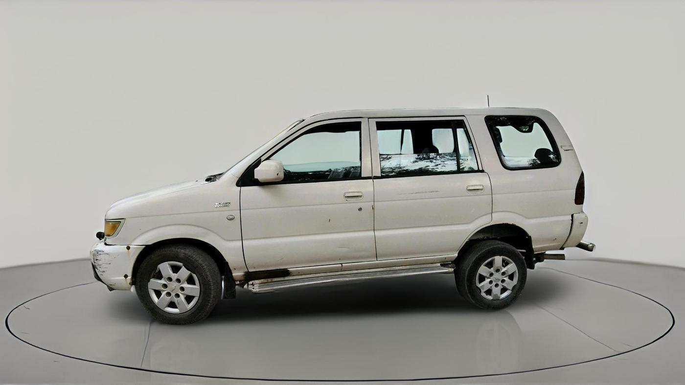 2012 Chevrolet Tavera NEO 3 LS 7 STR BS III, Diesel, Manual, 1,03,394 km, exterior
