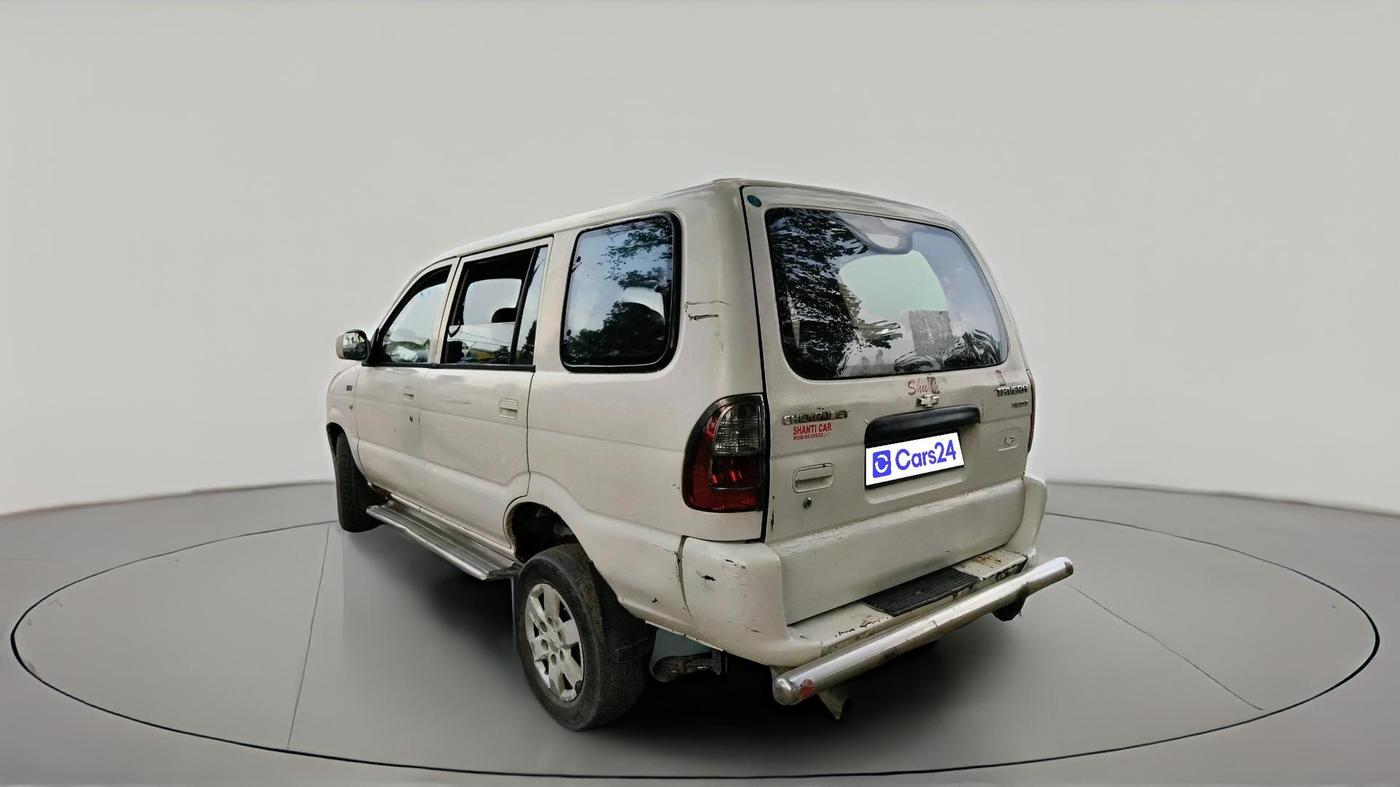 2012 Chevrolet Tavera NEO 3 LS 7 STR BS III, Diesel, Manual, 1,03,394 km, exterior