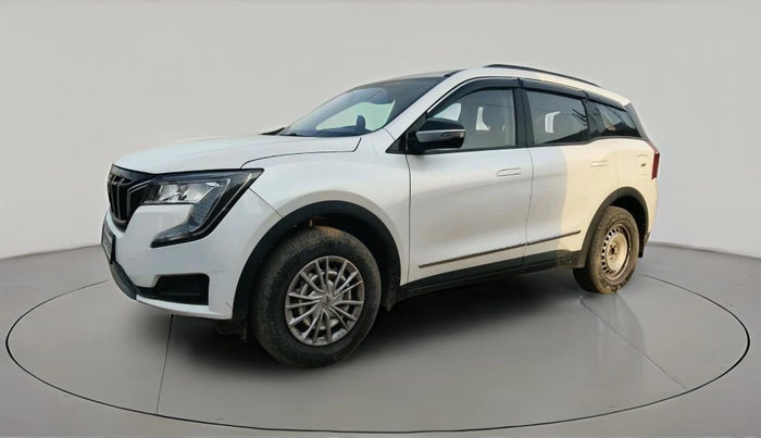2022 Mahindra XUV700 MX P MT 5 STR, Petrol, Manual, 31,844 km, exterior