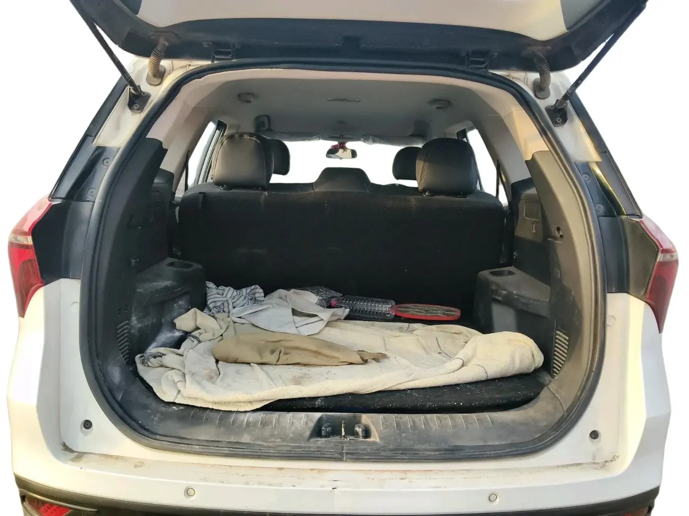 2022 Mahindra XUV700 MX P MT 5 STR, Petrol, Manual, 31,844 km, exterior
