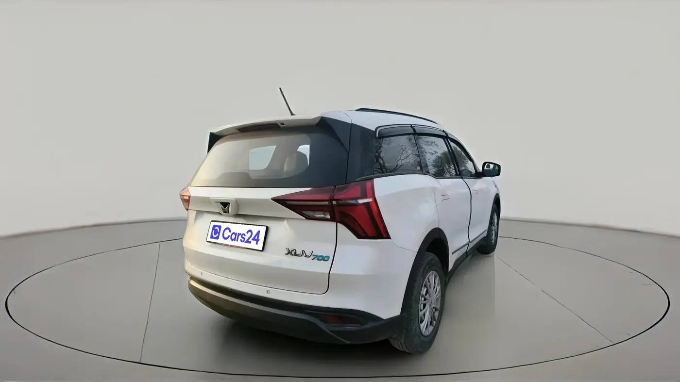 2022 Mahindra XUV700 MX P MT 5 STR, Petrol, Manual, 31,844 km, exterior