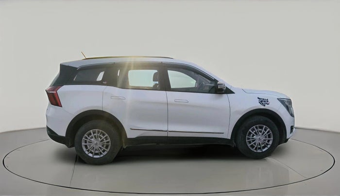 2022 Mahindra XUV700 MX P MT 5 STR, Petrol, Manual, 31,844 km, exterior