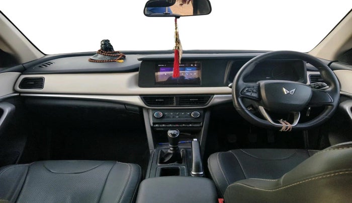 2022 Mahindra XUV700 MX P MT 5 STR, Petrol, Manual, 31,844 km, interior