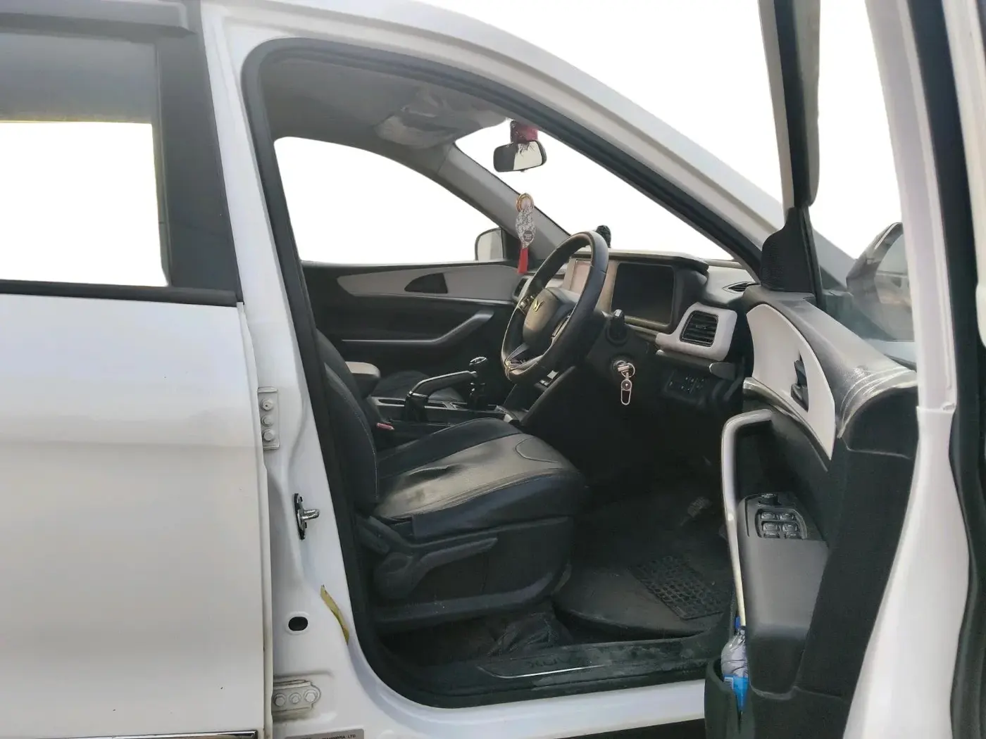 2022 Mahindra XUV700 MX P MT 5 STR, Petrol, Manual, 31,844 km, interior