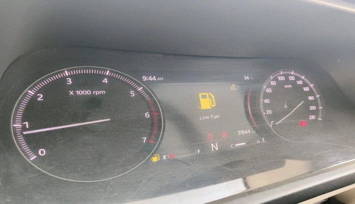 2022 Mahindra XUV700 MX P MT 5 STR, Petrol, Manual, 31,844 km, interior