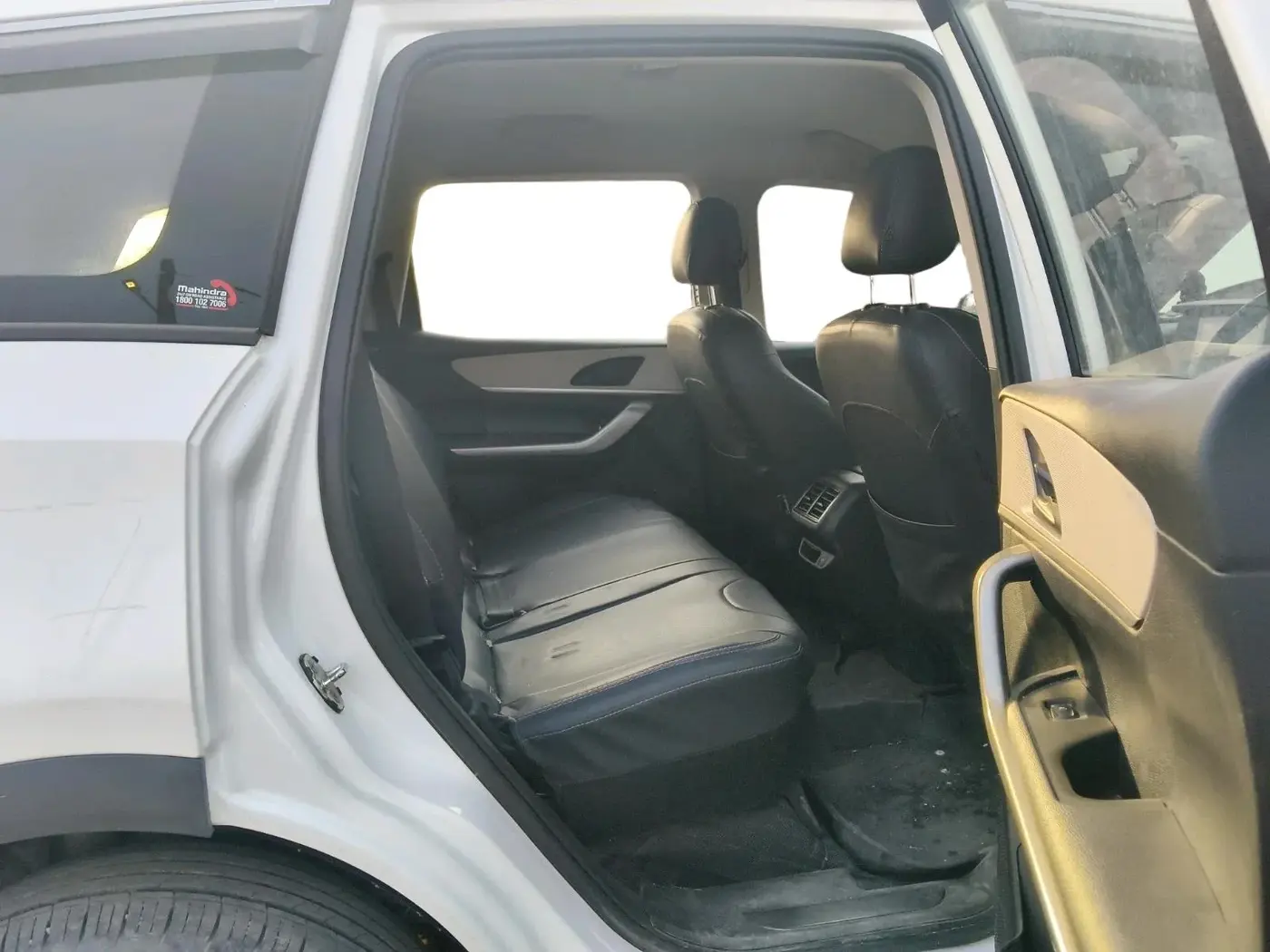 2022 Mahindra XUV700 MX P MT 5 STR, Petrol, Manual, 31,844 km, interior