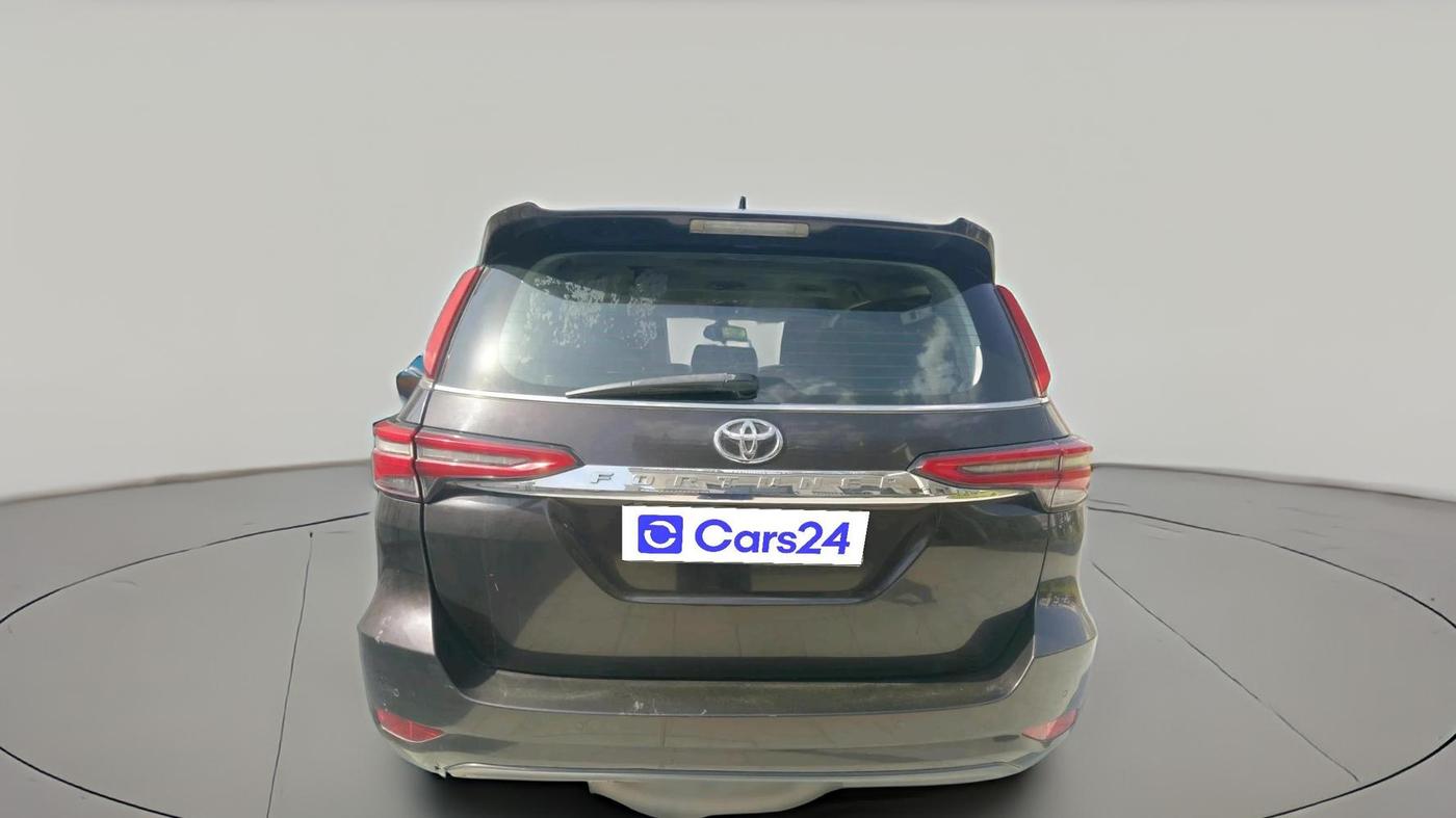 2022 Toyota Fortuner 4X2 AT 2.8 DIESEL, Diesel, Automatic, 1,06,037 km, exterior