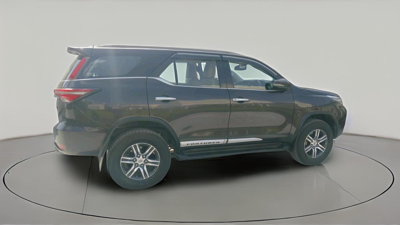 2022 Toyota Fortuner 4X2 AT 2.8 DIESEL, Diesel, Automatic, 1,06,037 km, exterior