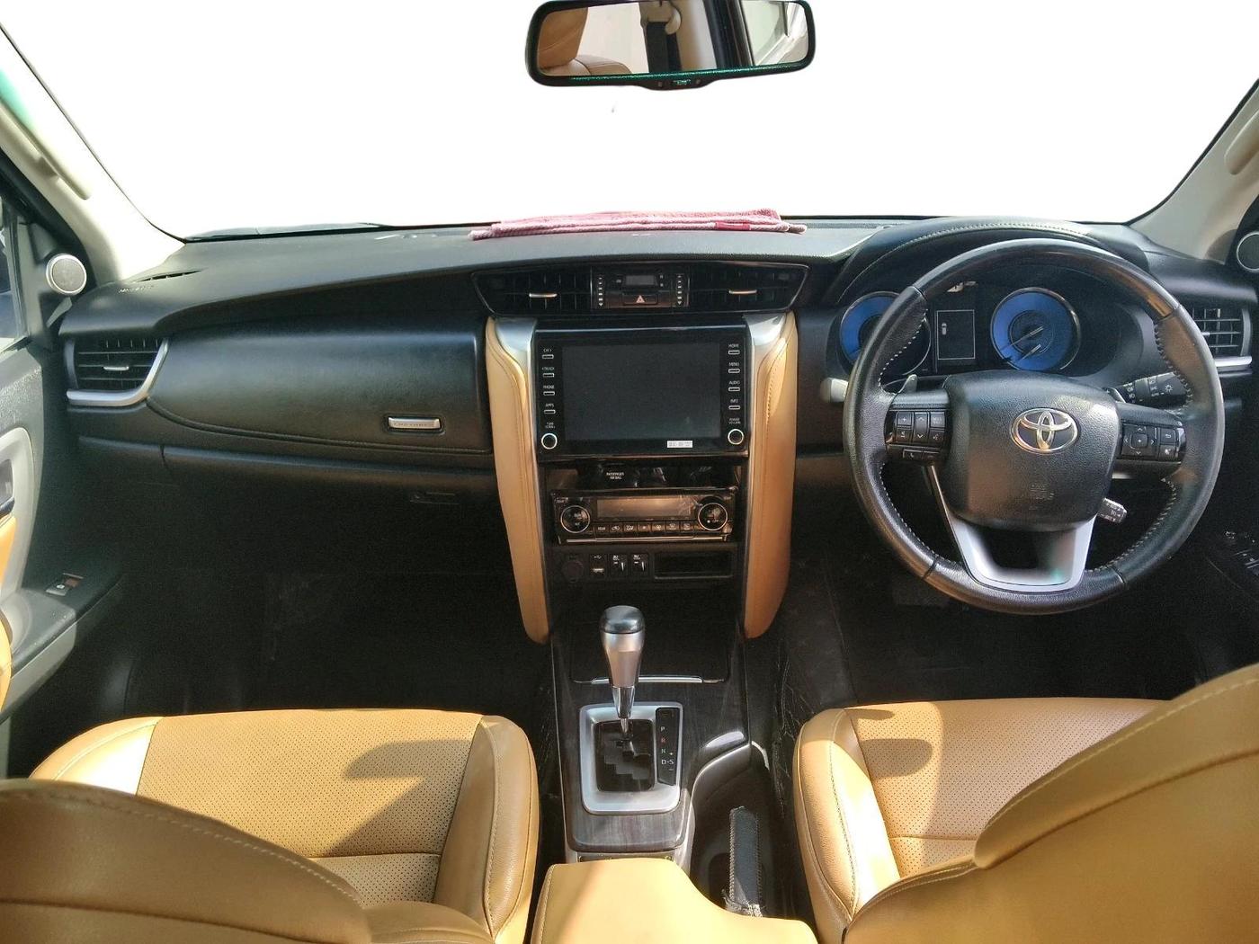 2022 Toyota Fortuner 4X2 AT 2.8 DIESEL, Diesel, Automatic, 1,06,037 km, interior