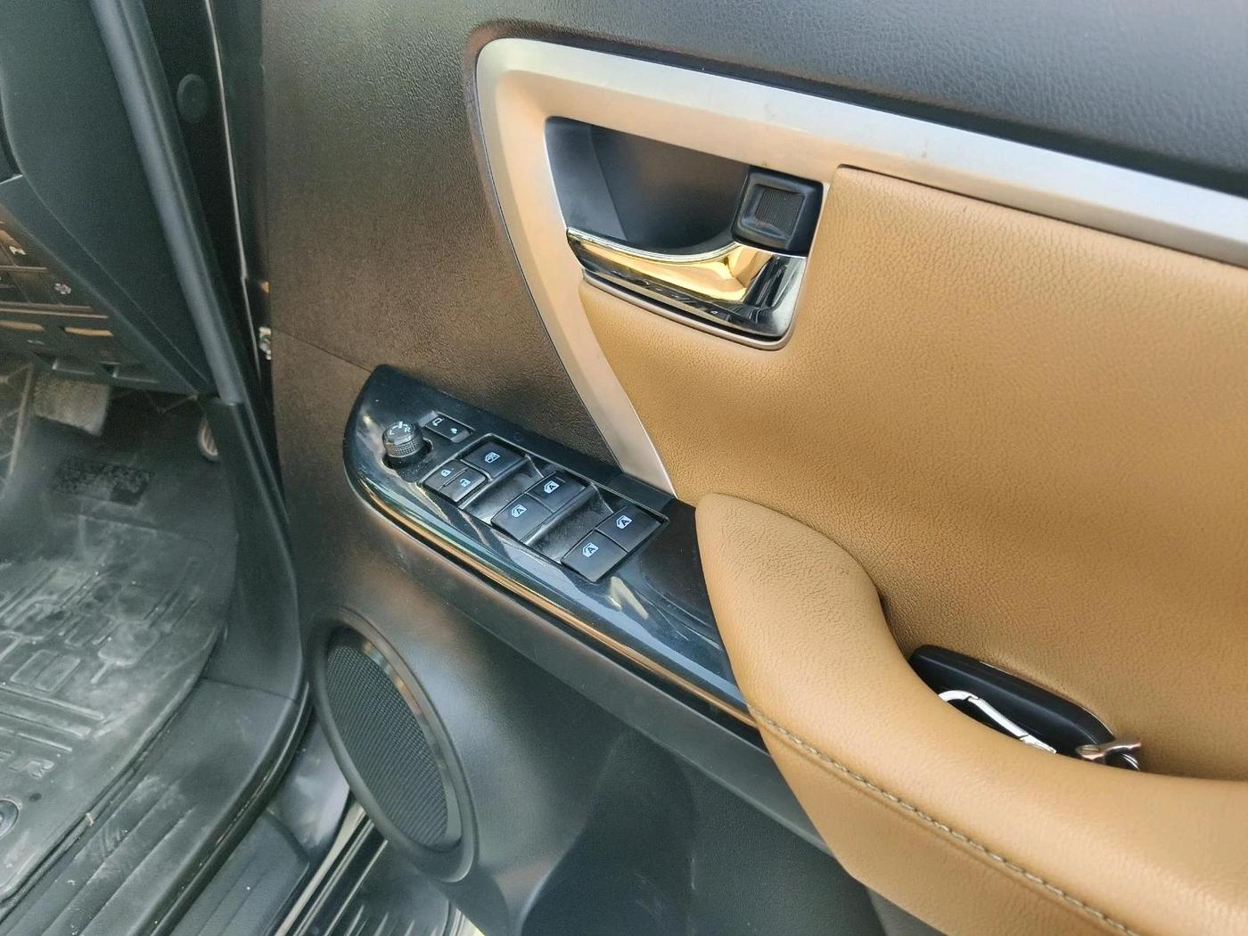 2022 Toyota Fortuner 4X2 AT 2.8 DIESEL, Diesel, Automatic, 1,06,037 km, interior