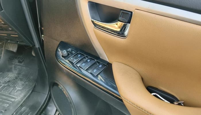 2022 Toyota Fortuner 4X2 AT 2.8 DIESEL, Diesel, Automatic, 1,06,037 km, interior