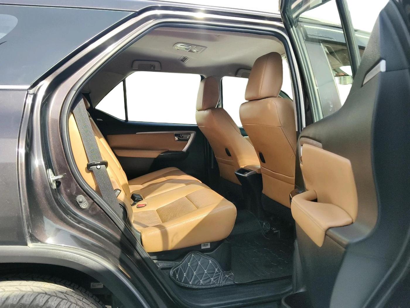 2022 Toyota Fortuner 4X2 AT 2.8 DIESEL, Diesel, Automatic, 1,06,037 km, interior