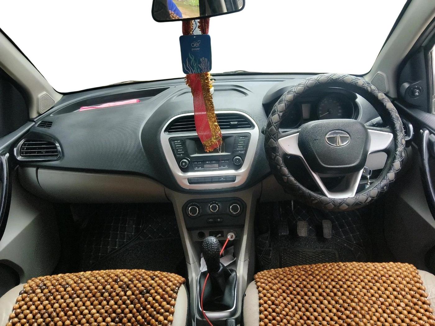 2017 Tata Tiago XT PETROL, Petrol, Manual, 1,07,148 km, interior