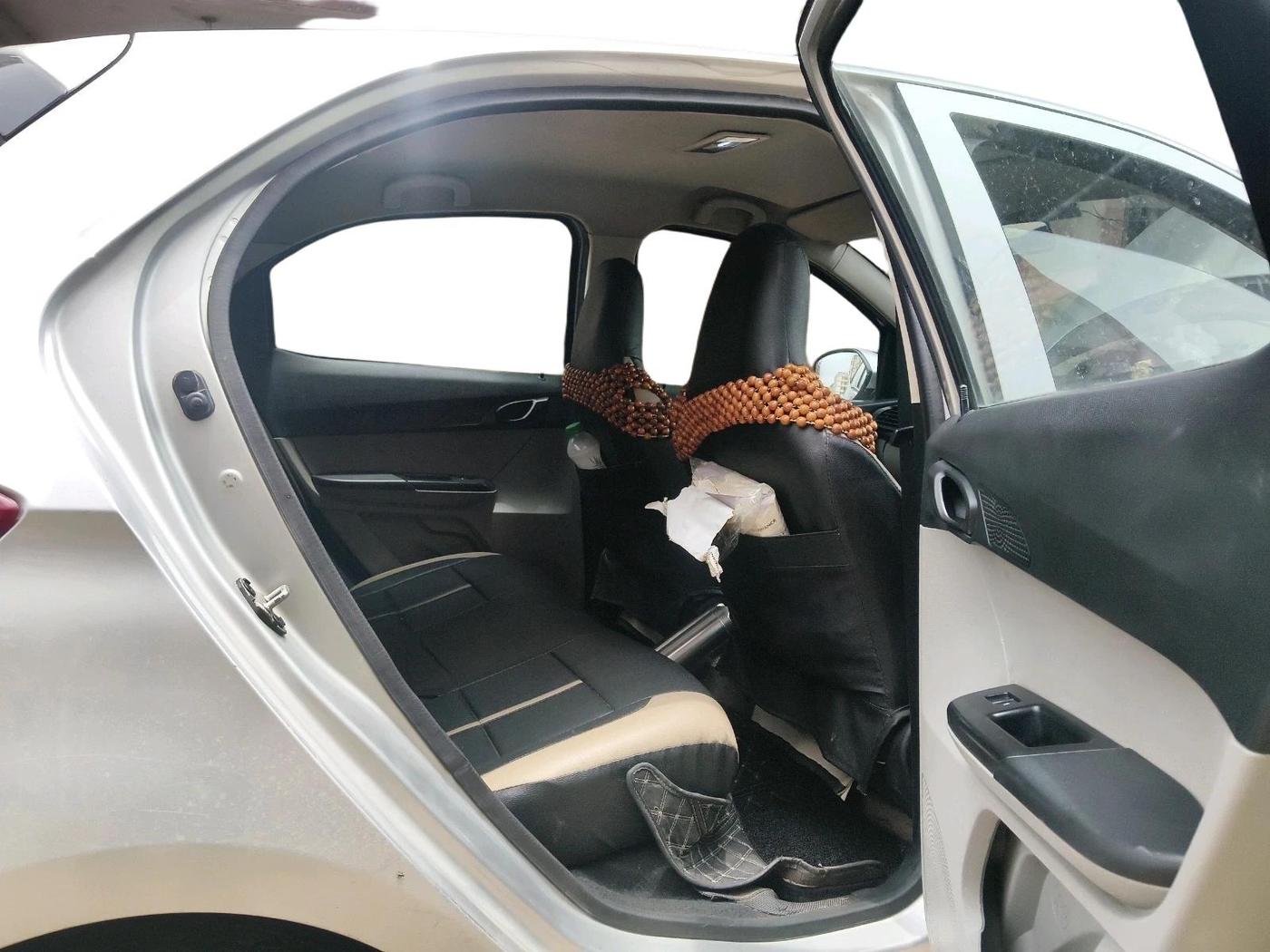 2017 Tata Tiago XT PETROL, Petrol, Manual, 1,07,148 km, interior