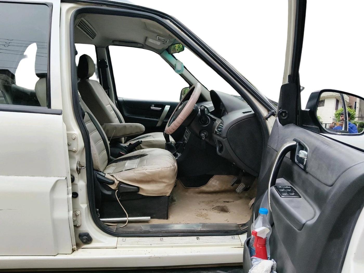 2015 Tata Safari Storme 2.2 VX 4X2, Diesel, Manual, 77,030 km, interior