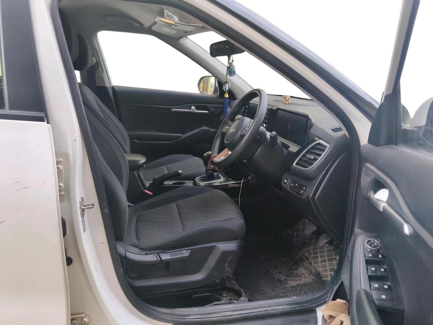 2024 KIA SELTOS  HTK PLUS 1.5 PETROL MT, Petrol, Manual, 40,166 km, interior