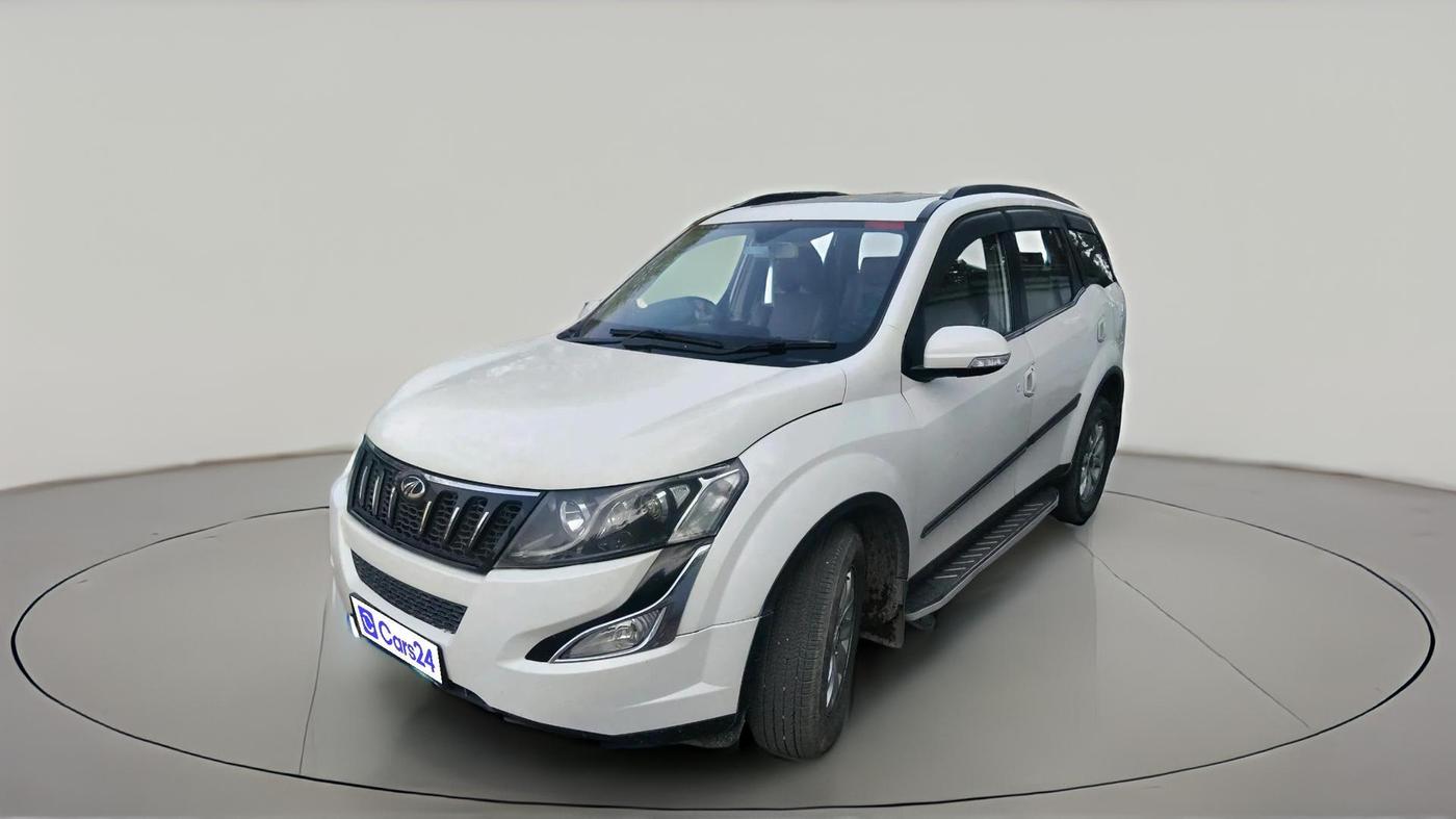 2017 Mahindra XUV500 W10 AT, Diesel, Automatic, 1,00,454 km, exterior