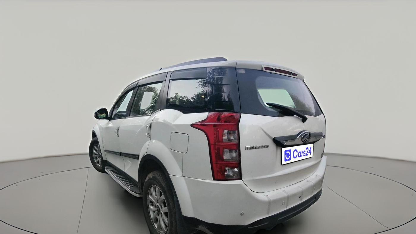 2017 Mahindra XUV500 W10 AT, Diesel, Automatic, 1,00,454 km, exterior