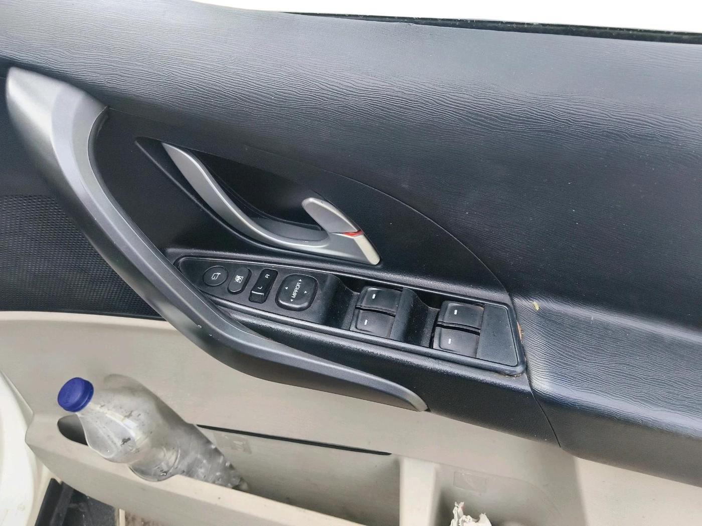2017 Mahindra XUV500 W10 AT, Diesel, Automatic, 1,00,454 km, interior