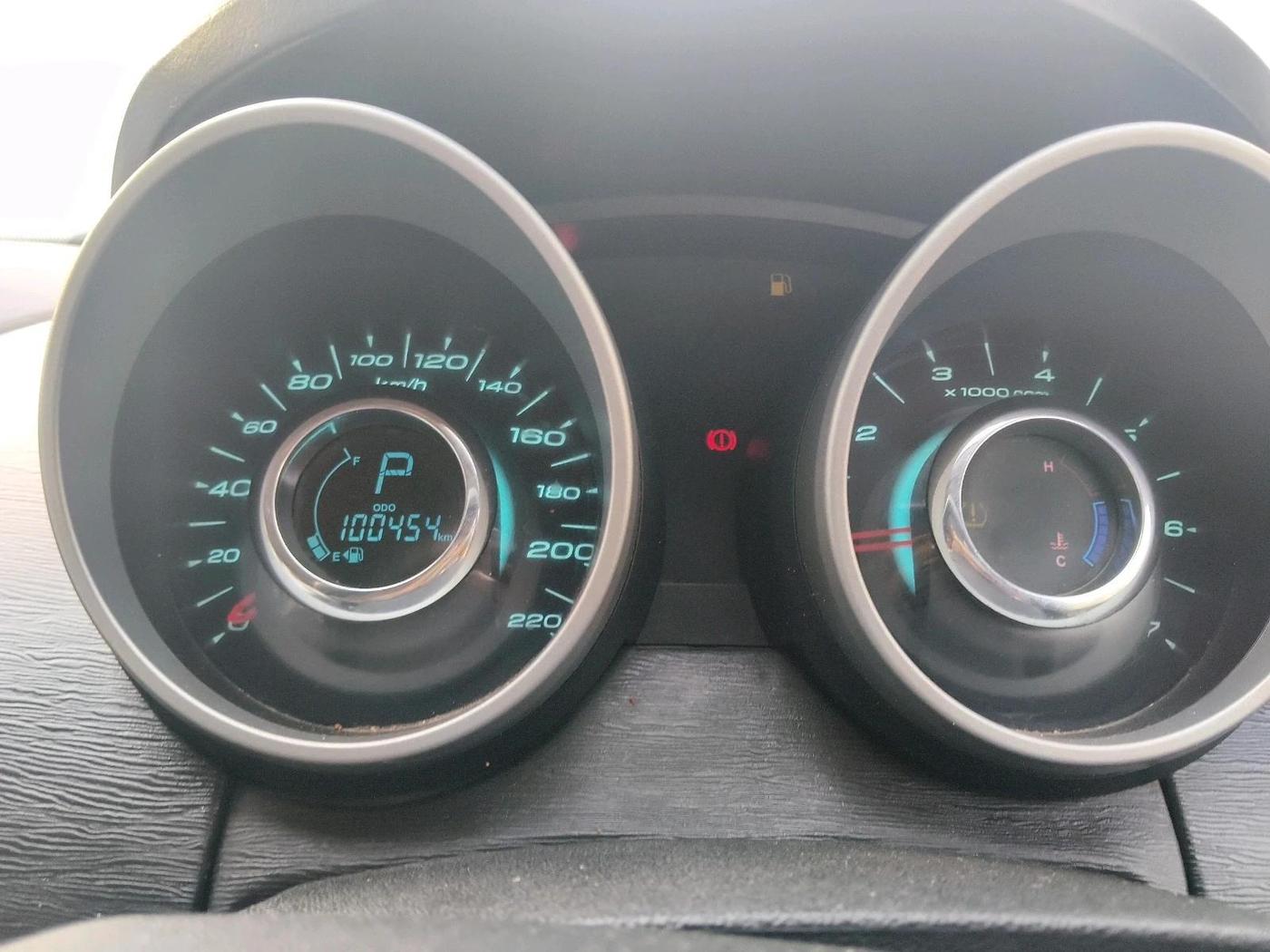 2017 Mahindra XUV500 W10 AT, Diesel, Automatic, 1,00,454 km, interior