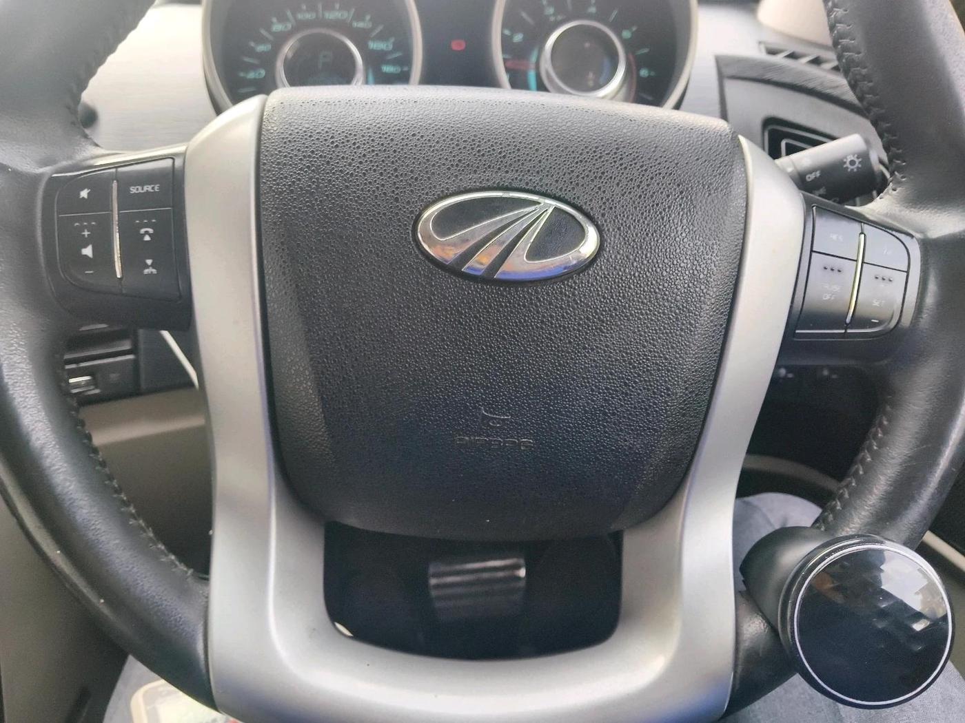 2017 Mahindra XUV500 W10 AT, Diesel, Automatic, 1,00,454 km, interior