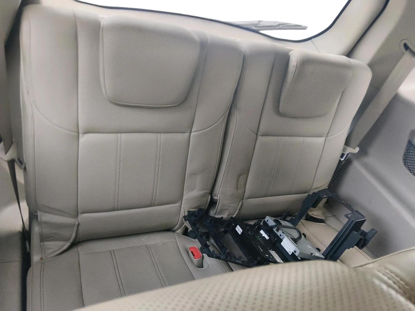 2017 Mahindra XUV500 W10 AT, Diesel, Automatic, 1,00,454 km, interior