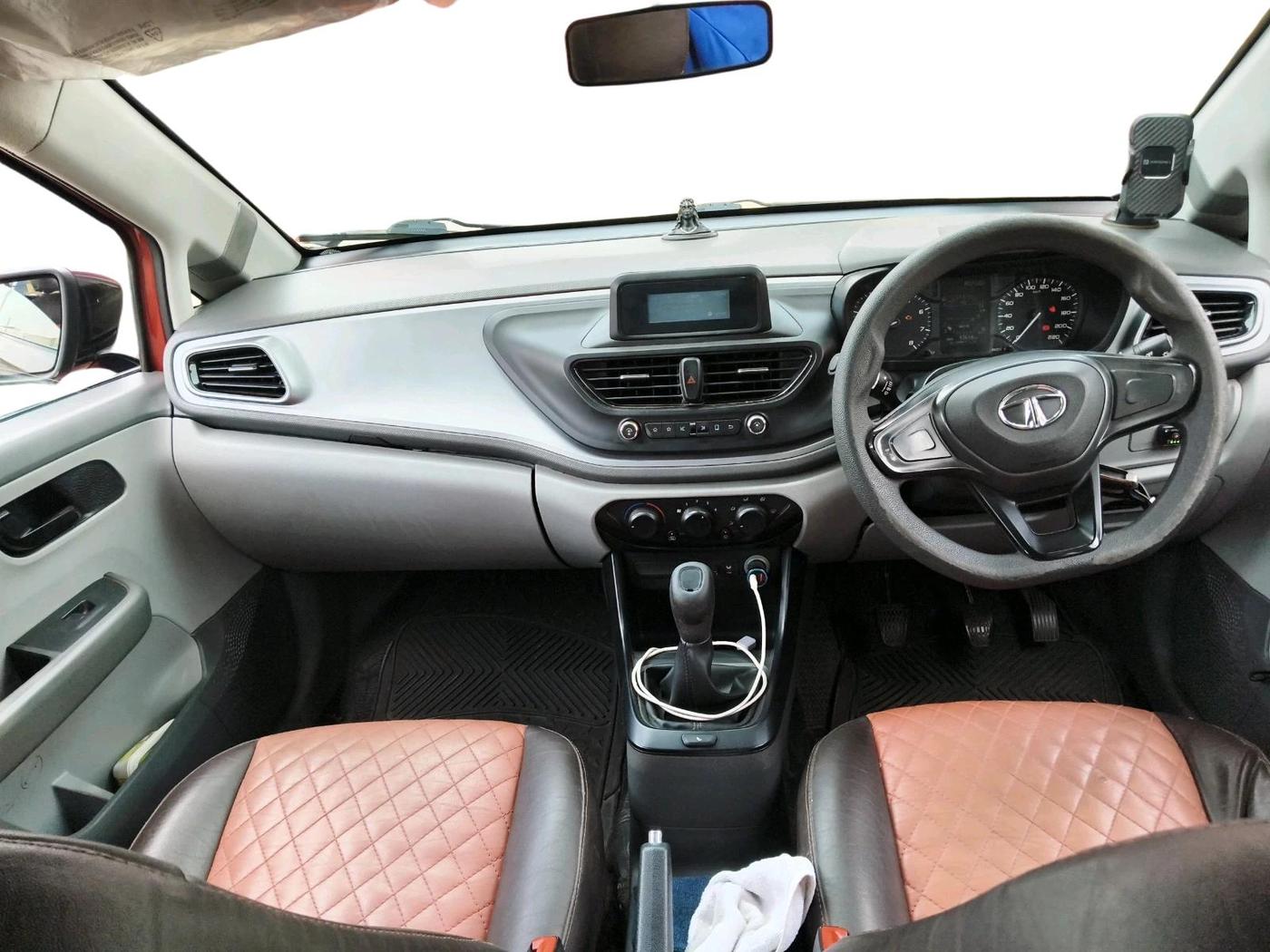 2020 Tata ALTROZ XM PETROL, CNG, Manual, 93,658 km, interior