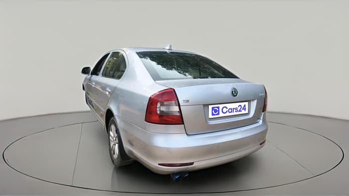 2013 Skoda Laura AMBITION 2.0 TDI CR MT, Diesel, Manual, 1,39,141 km, exterior
