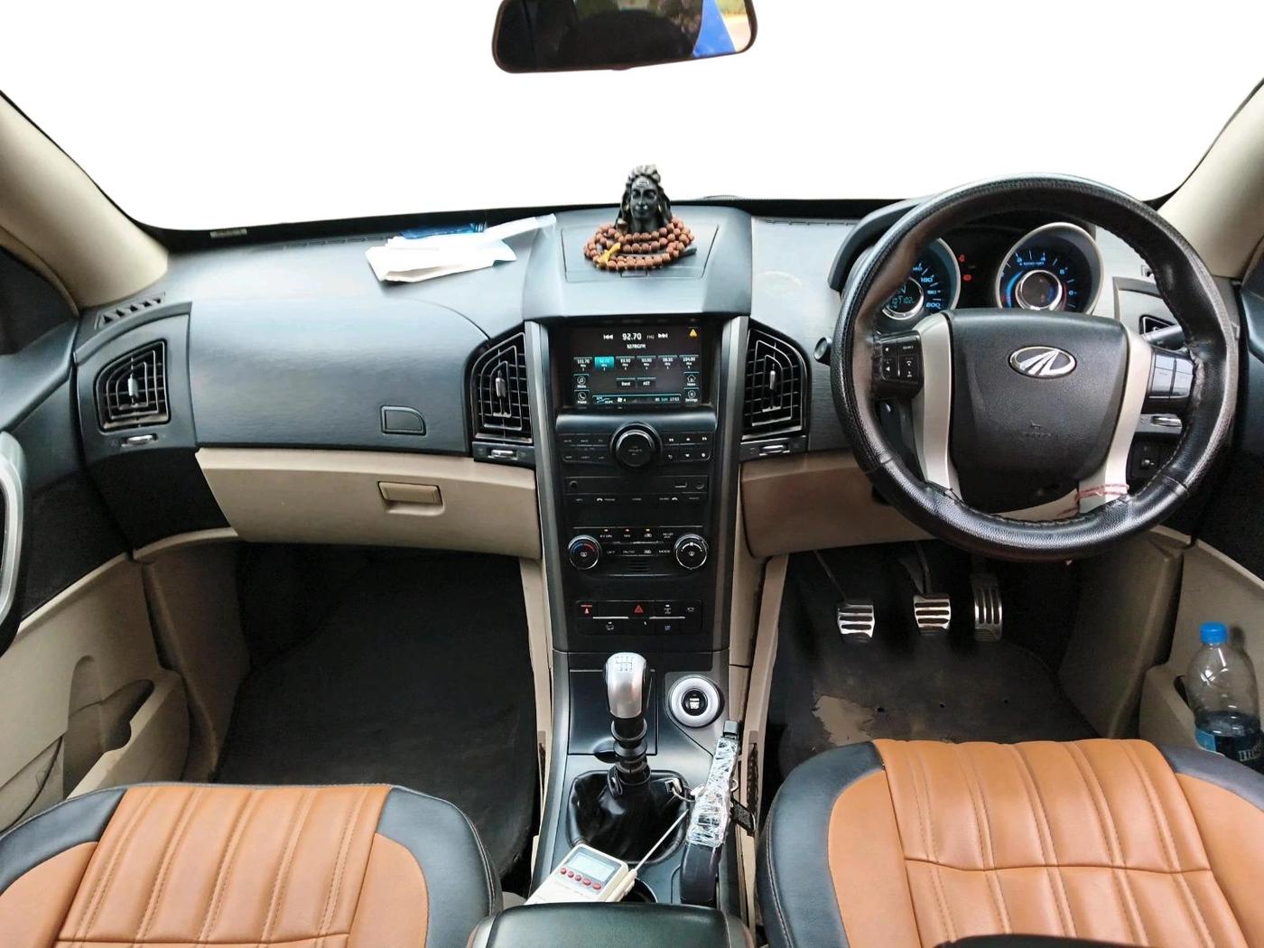 2015 Mahindra XUV500 W10, Diesel, Manual, 1,07,102 km, interior