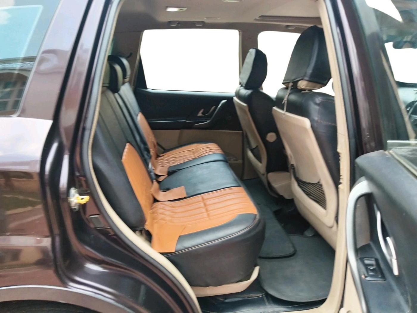 2015 Mahindra XUV500 W10, Diesel, Manual, 1,07,102 km, interior