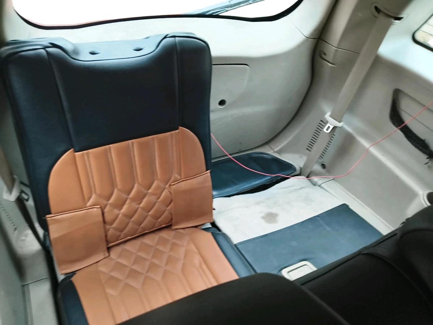 2015 Mahindra XUV500 W10, Diesel, Manual, 1,07,102 km, interior