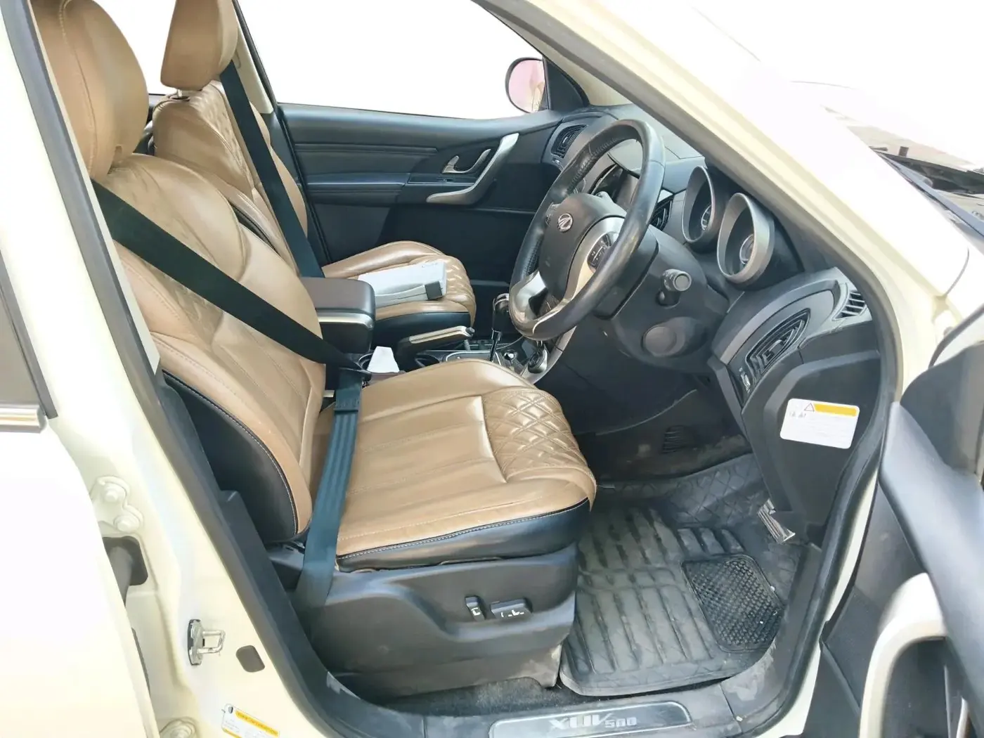 2021 Mahindra XUV500 W11 AT, Diesel, Automatic, 1,00,100 km, interior