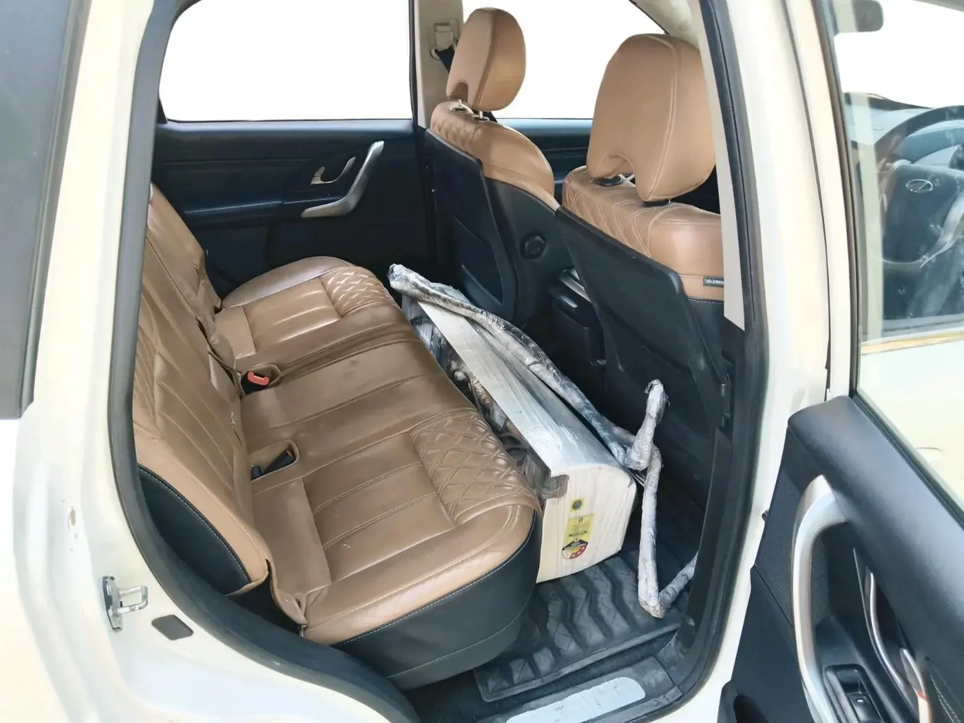 2021 Mahindra XUV500 W11 AT, Diesel, Automatic, 1,00,100 km, interior